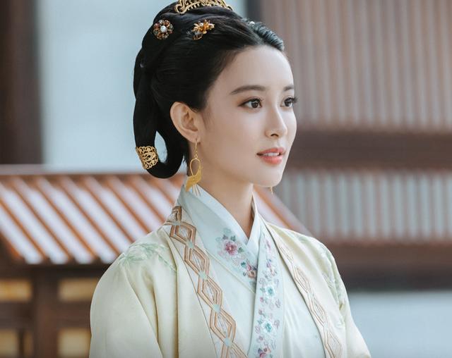 Có nàng tiểu hoa từng bị cả showbiz né tránh: Đẹp lấn át Yoona - Angelababy, bị Triệu Vy mắng đạo đức giả vì diễn lố - Ảnh 6.