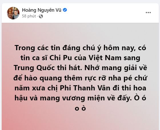 Chi Pu được Huỳnh Hiểu Minh cầm bảng chào đón sang Trung Quốc, 1 nhà báo mỉa: Sang đó ò ó o